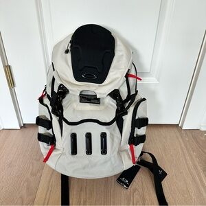 🆕Oakley Bathroom Sink RC Backpack